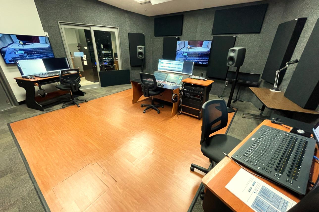 HHSOM Recording Control Room