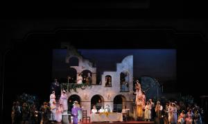 Dulcamara (2019 UGA guest artist Stefano de Peppo, “Don Pasquale”) addresses the crowd in Minnesota Opera’s production of “Elixir of Love” directed by Daniel Ellis in January, 2024. (Photo by Cory Weaver)